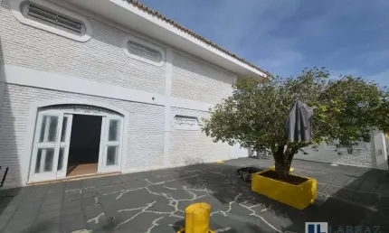 Amplo sobrado completamente reformada para venda ou locação na Ribeirania, 5 suites, amplo quintal em 710 m2 construidos
