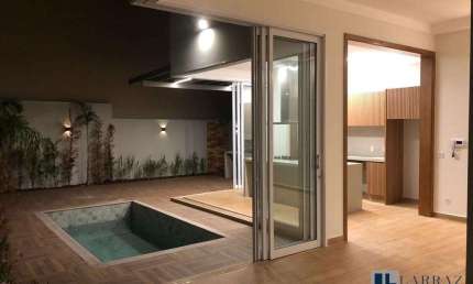 Linda casa nova alto padrão para venda na Vila do Golfe, Cond Quinta dos Ventos, 3 suites, varanda gourmet e piscina em 371 m2 de area total, lazer co