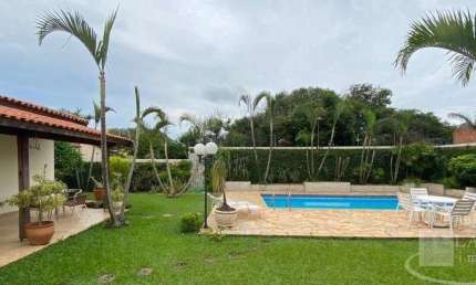 Linda casa para venda no Centro em Pirassununga-SP, 3 dormitorios sendo 1 suite, varanda gourmet e piscina em 1.064 m2 total