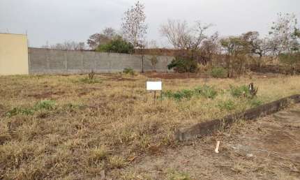 Terreno para venda na Ribeirania, com 450 m2, medindo 15 x 30 m, ao lado do Novo Shopping e Forum, rua sem saida