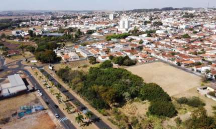 Excelente area para incorporação na zona mais nobre de Batatais, Bairro Primavera / Castelo, area com 8.000 m2, frente para avenida, plano, projeto pr