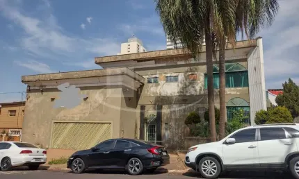 Excelente ponto comercial para venda ou locação na Av. Presidente Vargas, de esquina, acesso por 3 ruas, mais de 680 m2 construidos e 730 m2 de terren