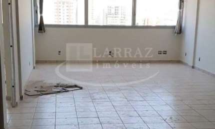 Sala comercial para venda ou locação no Centro, na Americo Brasiliense, Ed. São Jorge, com 24 m2, ar condicionado e sanca de gesso