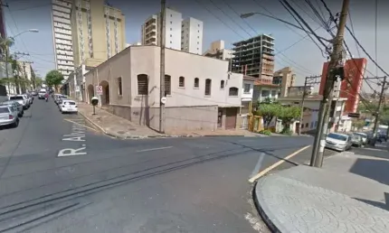 Excelente ponto comercial, casa de esquina com 314 m2 mais terreno em frente para estacionamento com 144 m2