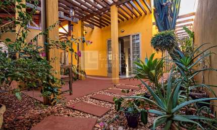 Linda casa para venda no Lacerda Chaves / Portal do Alto, próxima ao HC da USP, 3 dormitorios 1 suite e terraço gourmet em 200 m2