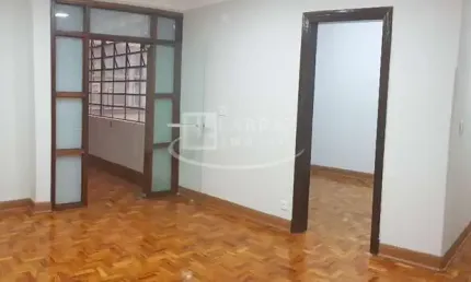 Salas comerciais para venda  no Centro, Edificio Bradesco na Rua São Sebastiao, meia laje com 7 salas, 2 banheiros e copa totalizando 120 m2