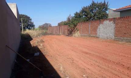 Terreno para venda em Batatais no Jardim Canada, plano, medindo 10 x 25 m com 250 m2