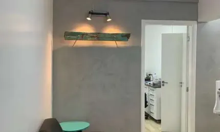 Excelente sala comercial para venda no centro de ribeirão preto no tradicional edifício jose chufalo, toda reformada, sala recepção, 2 consultorios e