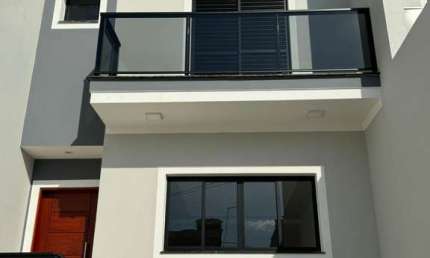 Sobrado de 98m² em Vila Sadokim, Guarulhos: 2 dormitórios, 2 suítes e 3 banheiros por R$498.000