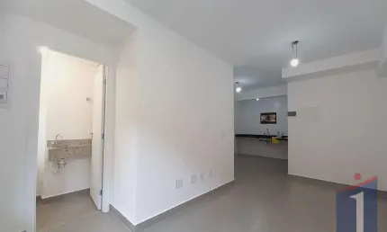 Casa à Venda em Cambuci - 2 Suítes, 95m² por R$ 870.000