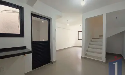 Casa à Venda em Cambuci - 2 Suítes, 95m² por R$ 870.000