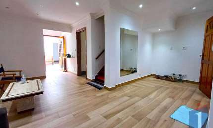 Casa à Venda em rua sem saída - 4 Dorm, 2 Suítes por R$1.210.000
