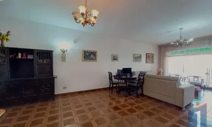 Casa à Venda no Jd. da Glória: 3 Dormitórios e 255m² por R$1,15M