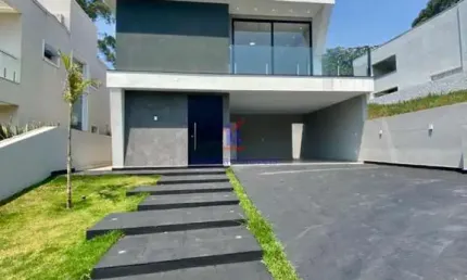 Casa Sobrado em Parque Maringá - 4 Suítes, 300m² à Venda