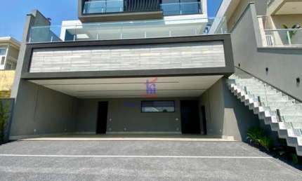 Casa Sobrado 4 Suítes e elevador à Venda em Arujá - 353m² por R$4,79M