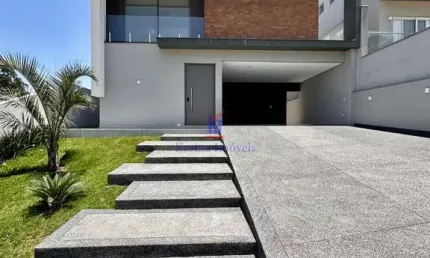 Casa Sobrado à Venda em Arujá - 4 Suítes, 300m² por R$3.190.000
