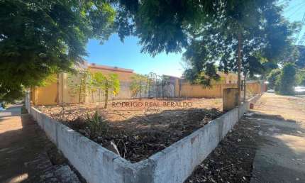 Terreno à venda na Rua Vaz Caminha, Zona 02, Maringá por R$ 750.000