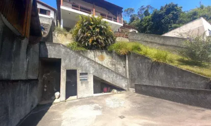 Casa para Venda em Teresópolis, Tijuca, 2 dormitórios, 1 suíte, 3 banheiros, 2 vagas