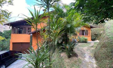 Casa para Venda em Petrópolis, Itaipava, 3 dormitórios, 1 suíte, 2 banheiros, 3 vagas