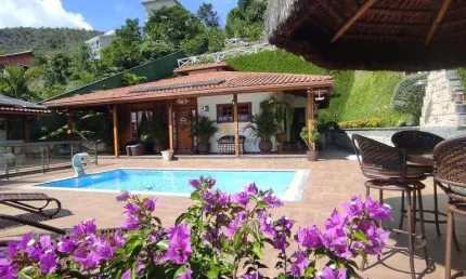 Casa para Venda em Teresópolis, Albuquerque, 2 dormitórios, 1 suíte, 2 banheiros, 4 vagas
