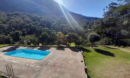 Casa em Condomínio para Venda em Teresópolis, Três Córregos, 1 dormitório, 2 banheiros, 2 vagas