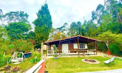 Casa para Venda em Teresópolis, Fazenda Suiça, 4 dormitórios, 1 suíte, 2 banheiros, 2 vagas