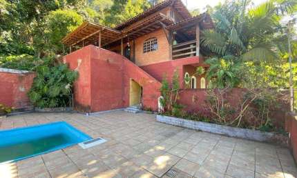 Casa para Venda em Teresópolis, Iucas, 4 dormitórios, 1 suíte, 2 banheiros, 5 vagas