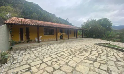 Casa para Venda em Teresópolis, Pessegueiros, 3 dormitórios, 1 suíte, 2 banheiros, 4 vagas