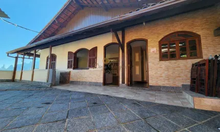Casa para Venda em Teresópolis, Artistas, 3 dormitórios, 2 suítes, 3 banheiros, 4 vagas