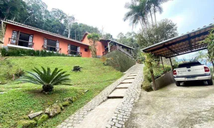Casa para Venda em Teresópolis, Albuquerque, 3 dormitórios, 1 suíte, 3 banheiros, 2 vagas