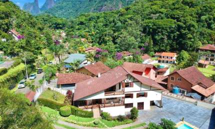 Casa para Venda em Teresópolis, Carlos Guinle, 7 dormitórios, 2 suítes, 3 banheiros, 8 vagas