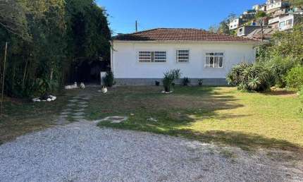 Casa para Venda em Teresópolis, Alto, 3 dormitórios, 2 banheiros, 2 vagas