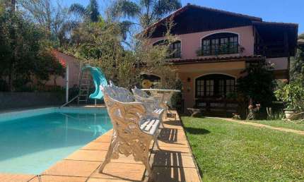 Casa para Venda em Petrópolis, Araras, 4 dormitórios, 1 suíte, 3 banheiros, 5 vagas