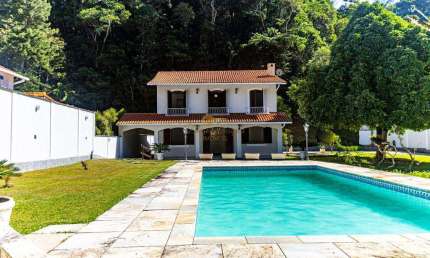 Casa em Condomínio para Locação em Teresópolis, Carlos Guinle, 5 dormitórios, 2 suítes, 5 banheiros, 40 vagas