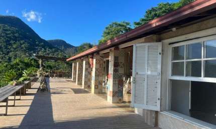 Casa para Venda em Petrópolis, Araras, 3 dormitórios, 1 suíte, 3 banheiros, 10 vagas