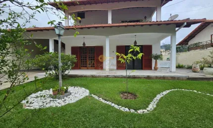 Casa para Venda em Teresópolis, Golfe, 5 dormitórios, 1 suíte, 5 banheiros, 4 vagas