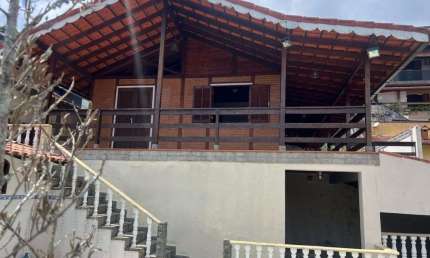 Casa para Venda em Petrópolis, Mosela, 3 dormitórios, 1 suíte, 2 banheiros, 2 vagas