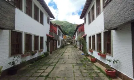 Casa em Condomínio para Venda em Teresópolis, Alto, 3 dormitórios, 1 suíte, 3 banheiros, 1 vaga