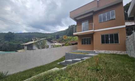 Casa para Venda em Teresópolis, Vale Feliz, 3 dormitórios, 1 suíte, 3 banheiros, 2 vagas