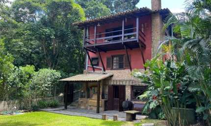 Casa para Venda em Petrópolis, Retiro, 3 dormitórios, 1 suíte, 4 banheiros, 3 vagas
