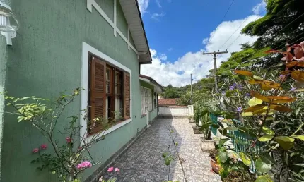 Casa para Venda em Petrópolis, Valparaíso, 4 dormitórios, 3 suítes, 4 banheiros, 2 vagas