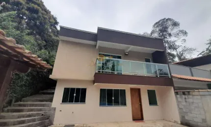 Casa para Venda em Teresópolis, Pessegueiros, 3 dormitórios, 1 suíte, 2 banheiros, 2 vagas