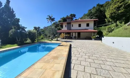 Casa para Locação em Teresópolis, Iucas, 4 dormitórios, 2 suítes, 4 banheiros, 4 vagas