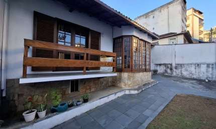 Casa para Locação em Teresópolis, Várzea, 5 dormitórios, 3 suítes, 5 banheiros, 3 vagas