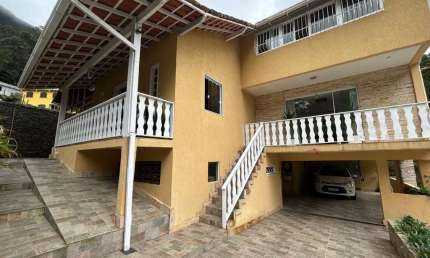 Casa para Venda em Petrópolis, Retiro, 4 dormitórios, 2 banheiros, 3 vagas