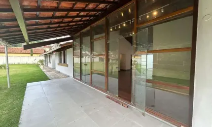 Casa para Venda em Petrópolis, Morin, 7 dormitórios, 3 suítes, 5 banheiros, 30 vagas