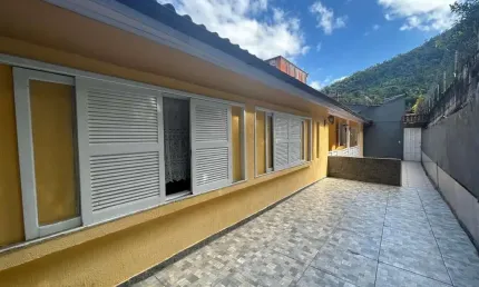 Casa para Venda em Petrópolis, Nogueira, 3 dormitórios, 1 suíte, 2 banheiros