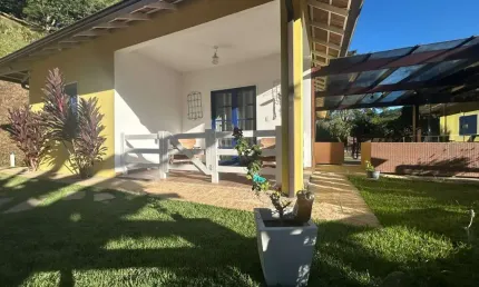 Casa para Venda em Petrópolis, Secretario, 3 dormitórios, 2 suítes, 3 banheiros, 6 vagas