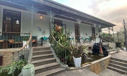 Casa Comercial para Venda em Petrópolis, Centro, 10 dormitórios, 7 suítes, 8 banheiros, 2 vagas
