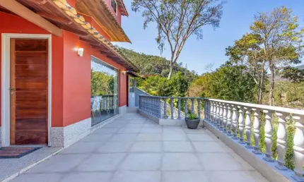 Casa em Condomínio para Locação em Petrópolis, Bonsucesso, 4 dormitórios, 2 suítes, 3 banheiros, 2 vagas